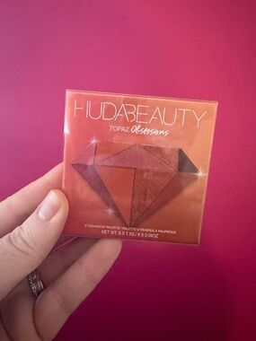 NWT Huda Beauty TOPAZ Obsessions Eyeshadow Palette New Eye Makeup